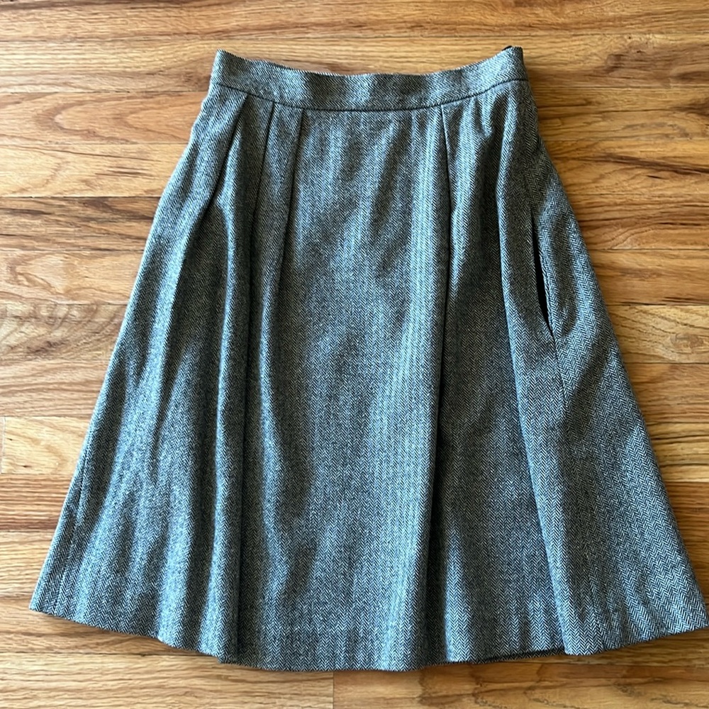 Grey wool tweed knee length a line skirt with pockets